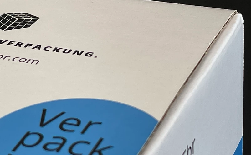 Kraftliner weiß kaschiert auf braune E-Welle