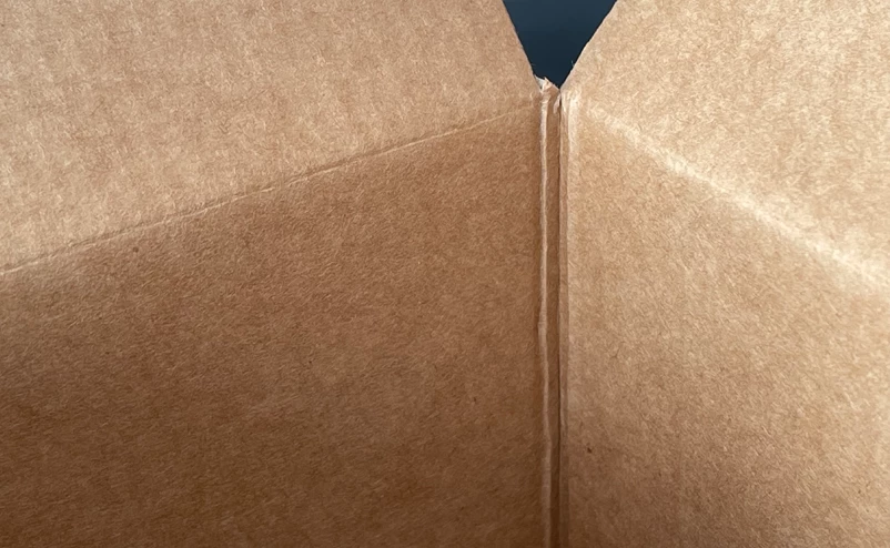 Kraftliner brun 200 g/m² contrecollé sur une cannelure E brune